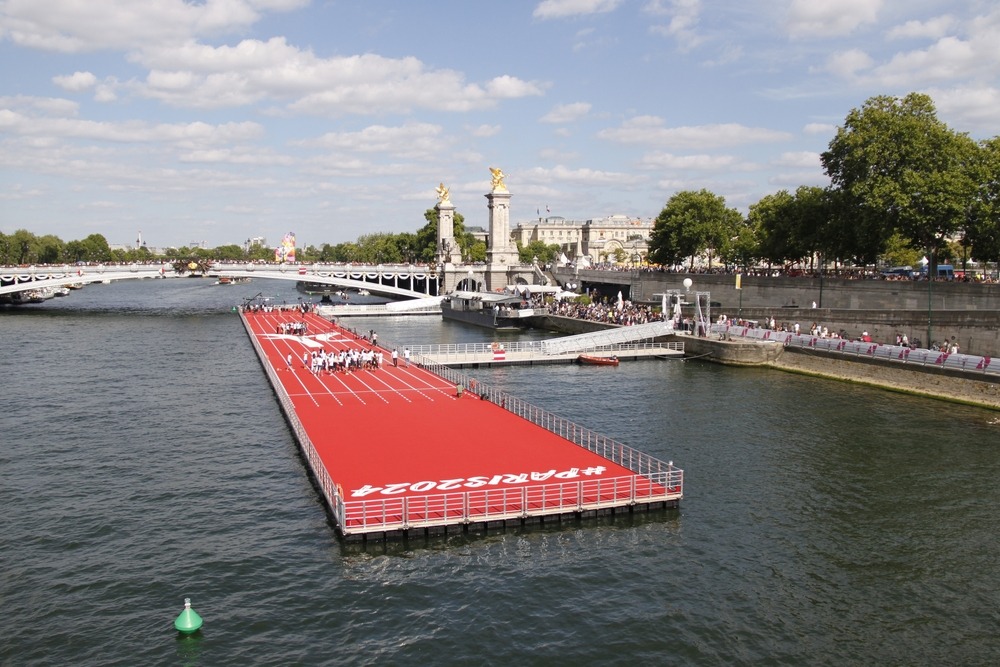 Running,Platform,On,The,Seine,River,In,Paris, ,France