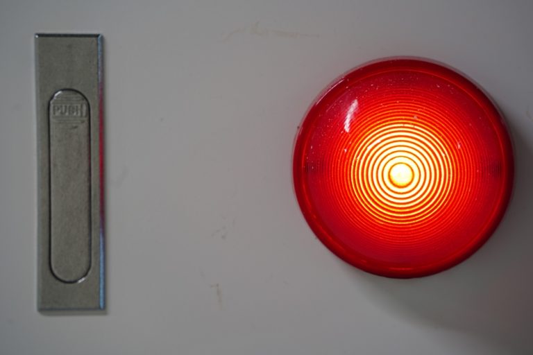 Comment assurer la conformité de votre entreprise avec les normes de sécurité incendie