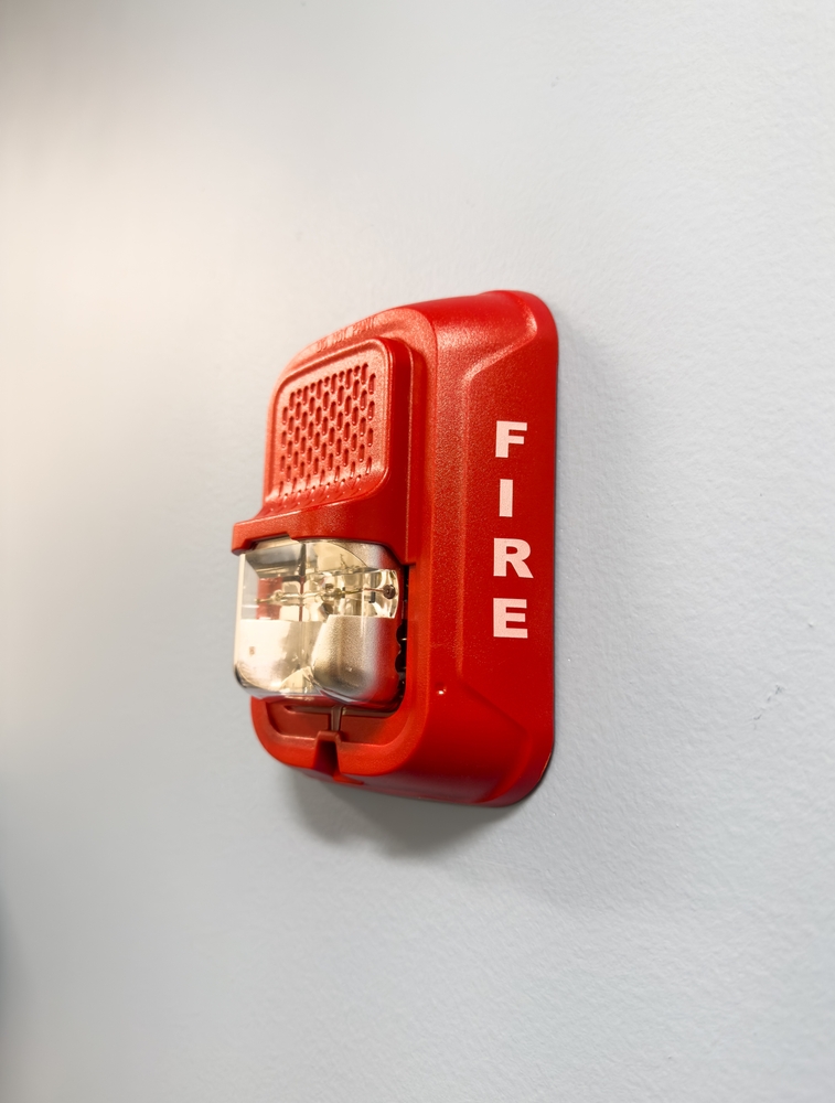 Modern,Fire,Alarm,System,Inside,A,Building,,With,Red,Warning